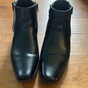 Mens leather shoes. Black Calvin Klein Size 9-1/2 side zip